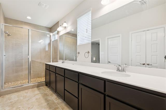 Building Photo - 913 Parkside Dr