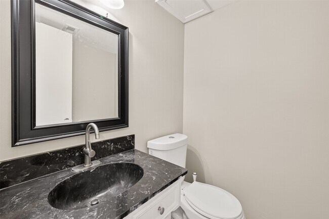 Building Photo - 10738 Briar Forest Dr