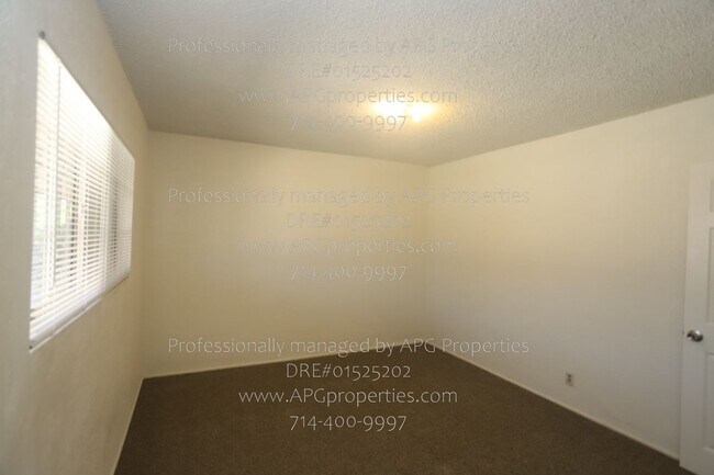Building Photo - 830 E Anaheim St