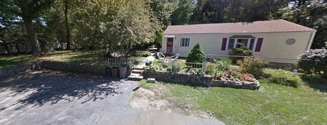 Building Photo - 5 Lakeview Ave