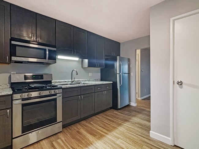 Building Photo - 1720 Porter St SW