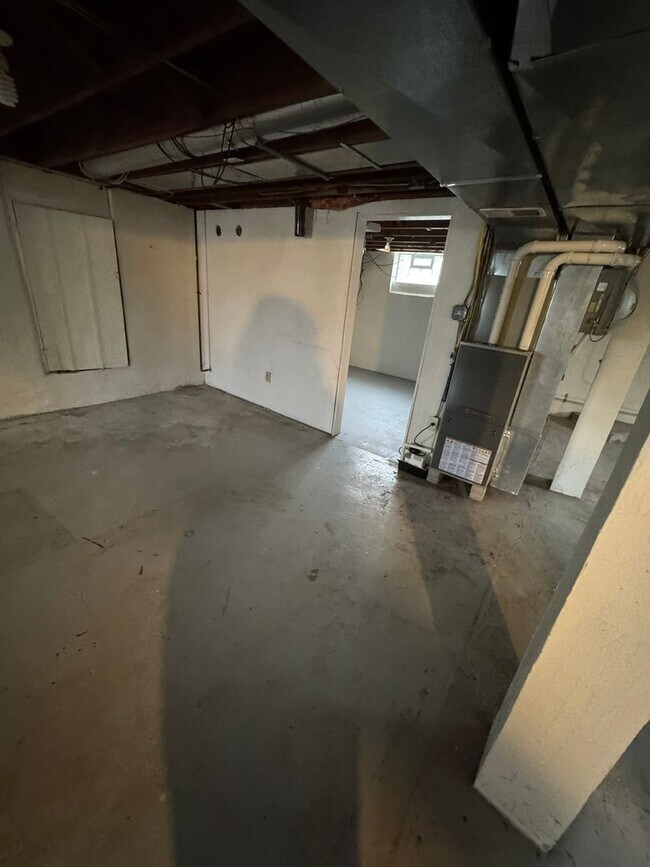 Building Photo - 3921 W Ridge