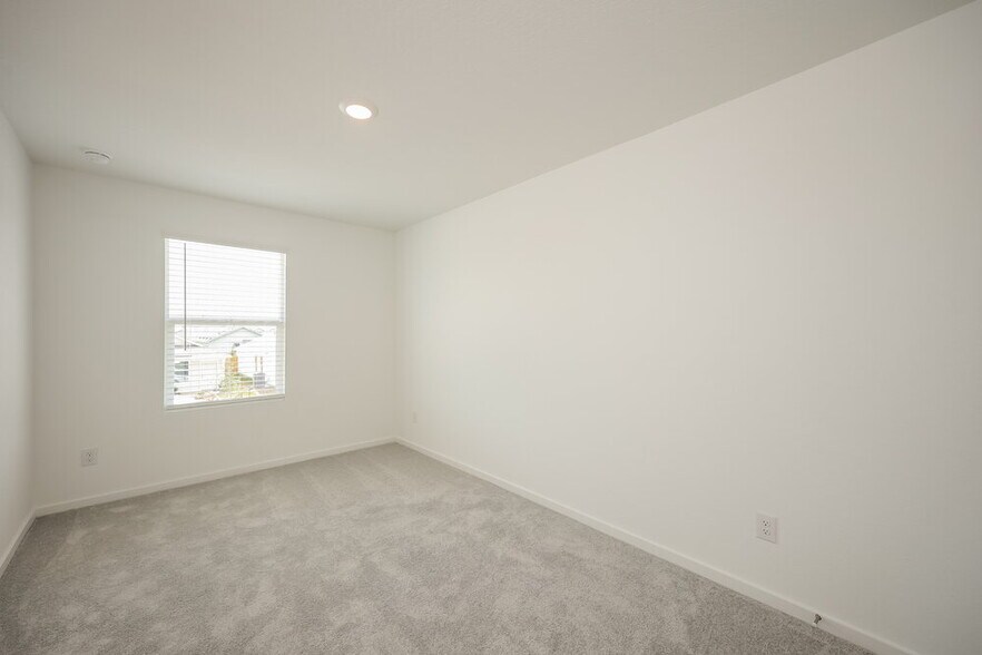 Building Photo - 11742 California Rose