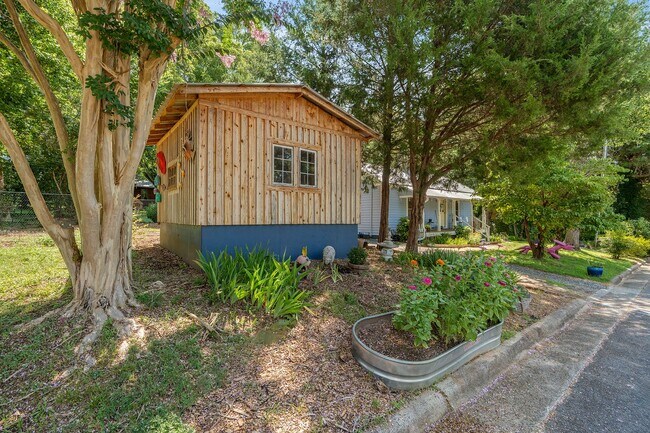 Building Photo - Fully Furnished Cottage in Pittsboro