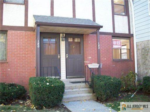 Building Photo - 182 Newman St