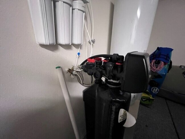 Building Photo - 2BR Vacation Home in Gated Community Bullhead Parkway with Utilities Avail 10/1