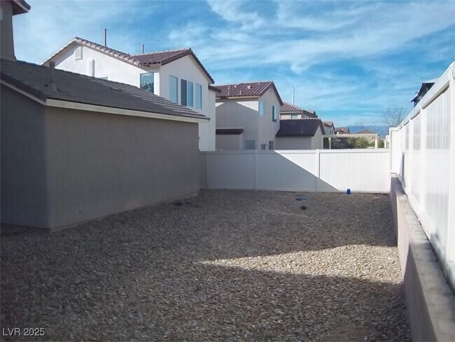 Building Photo - 4408 Santa Clarita Ave