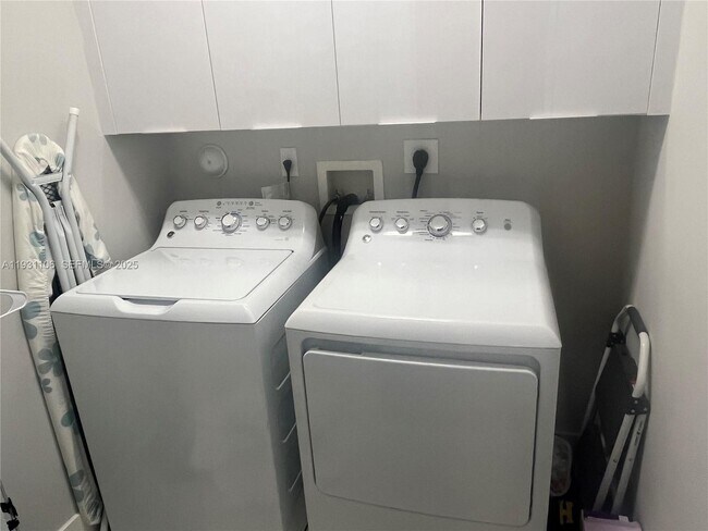 Building Photo - 6415 NW 102nd Path