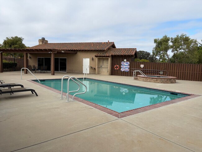Building Photo - 4304 Foxenwood Cir