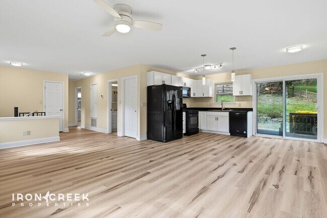 Building Photo - 25 Hazzard St