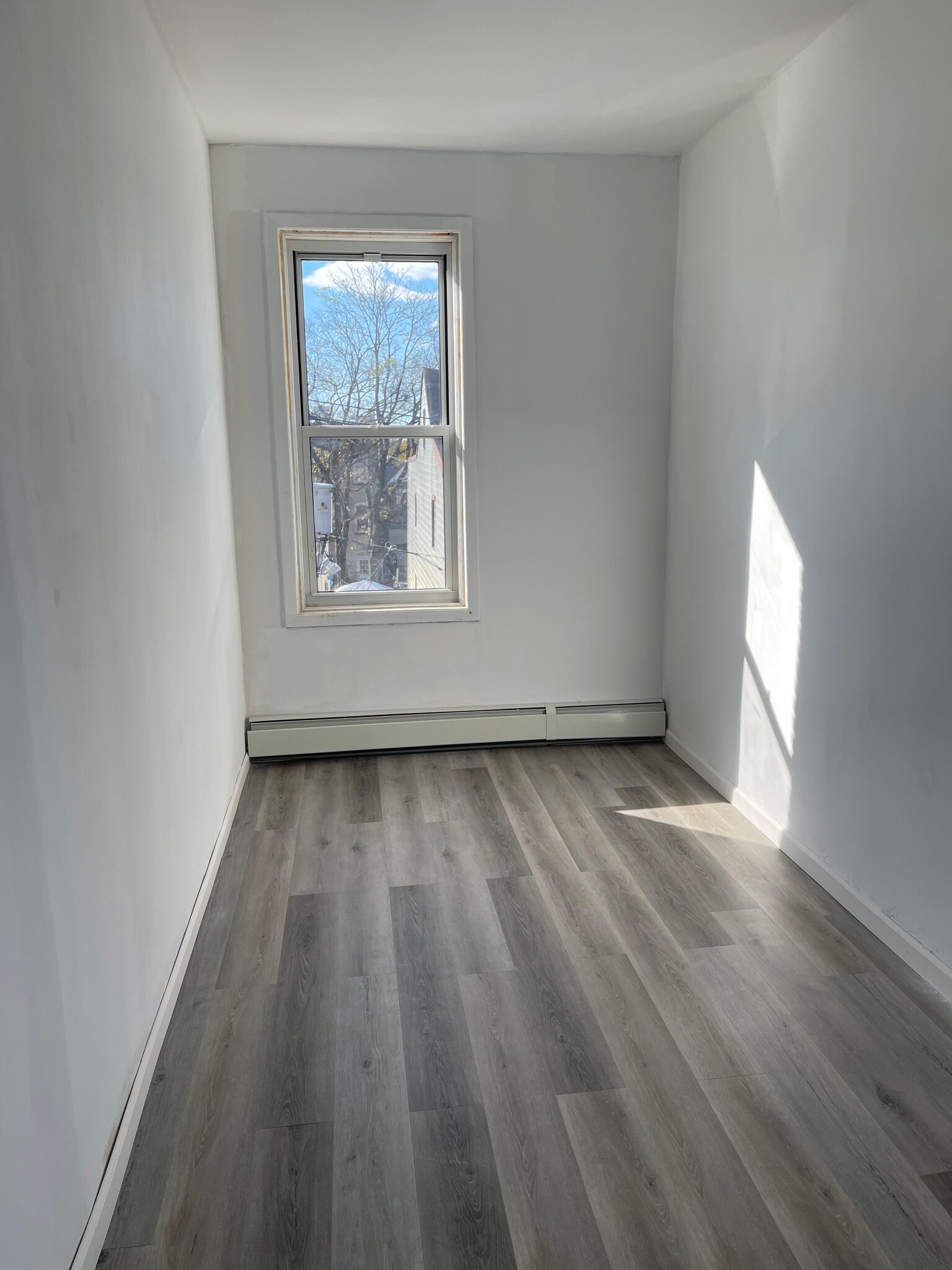 Building Photo - 410 5th St