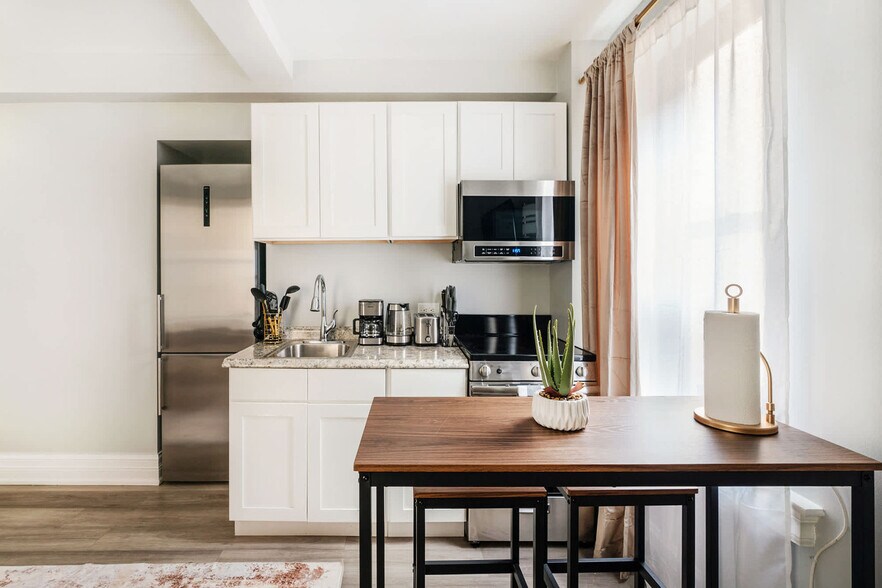 Building Photo - 234 W 73rd St