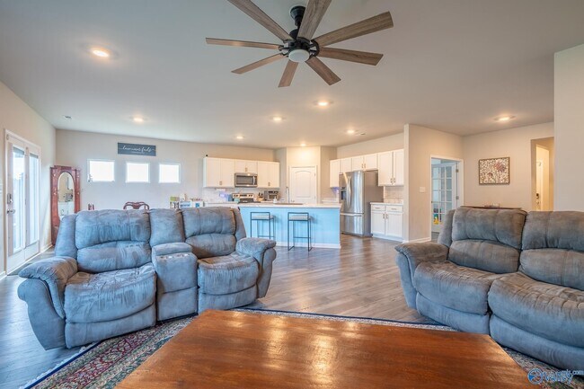 Building Photo - 117 Red Fox Wy