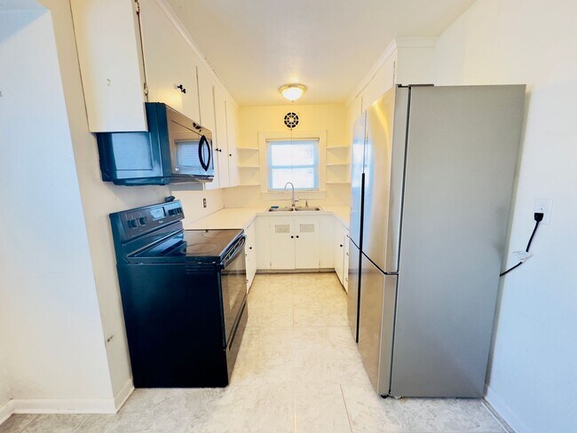 Building Photo - Classic Seattle South Park 2bed/1bath bung...