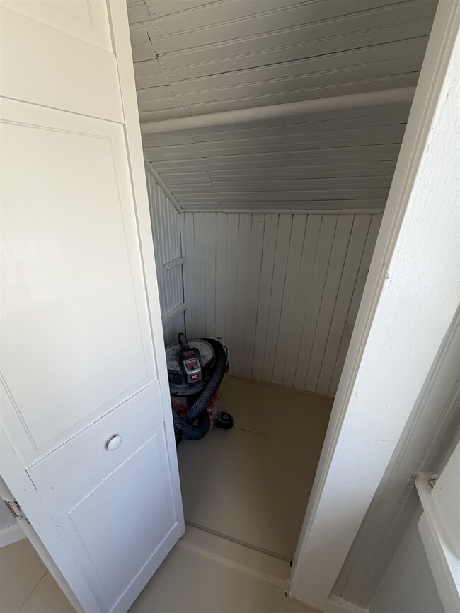 Building Photo - 303 N State St