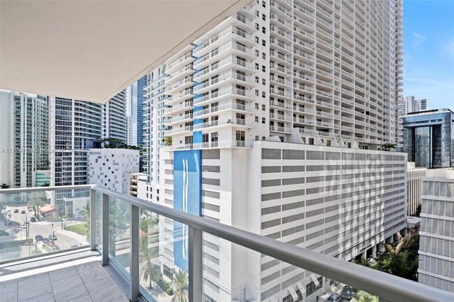 Building Photo - 1155 Brickell Bay Dr
