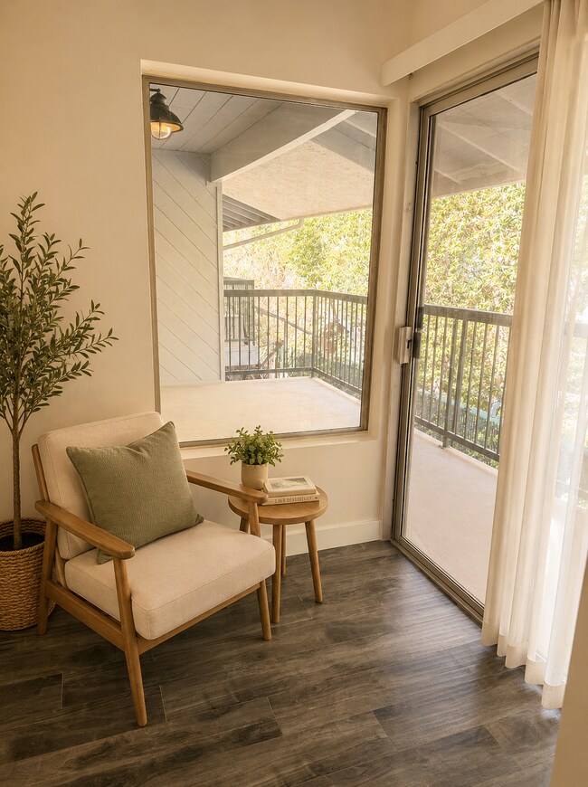 Building Photo - 2222 Los Feliz Dr