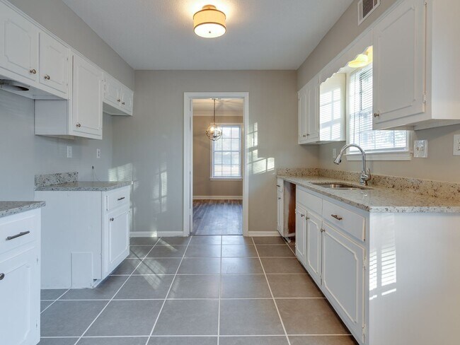 Building Photo - Spacious 4BR/2BA home in Fox Meadows - NEW...