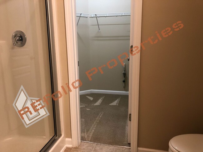 Building Photo - Great Location! 3 Bedroom 2.5 Bathroom 1 C...