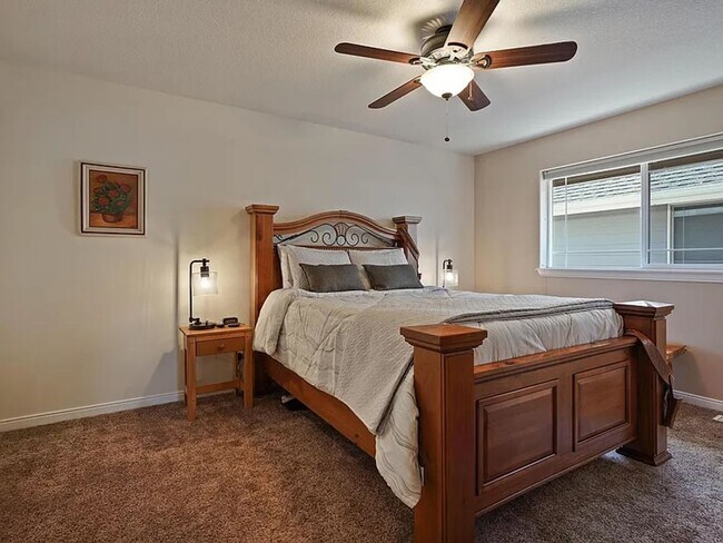 Building Photo - Spacious Prineville Home with Large Backyard!