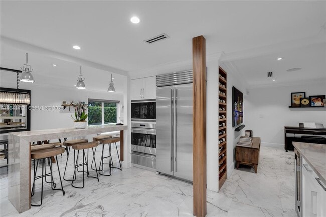 Building Photo - 1030 Manati Ave