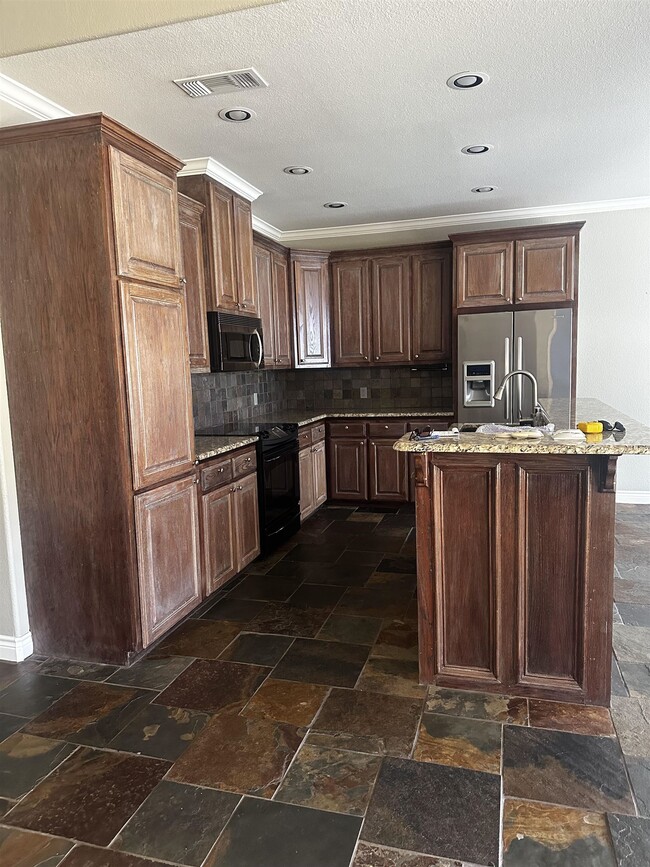 Building Photo - 203 Hi Cir W