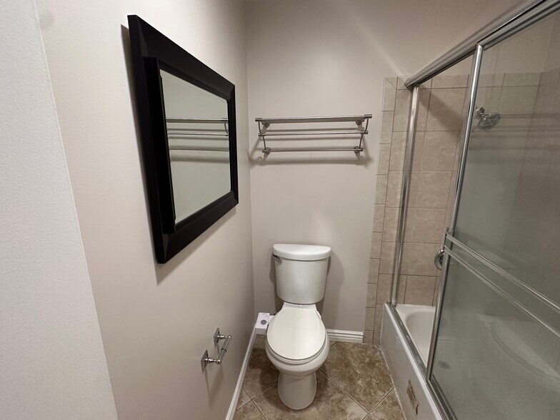 Building Photo - 18350 Hatteras St