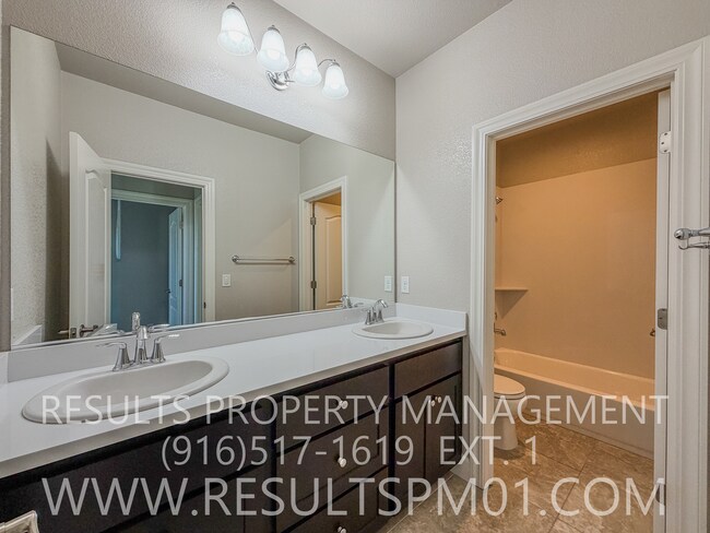 Building Photo - Beautiful Spacious El Dorado Hills Home in gated community