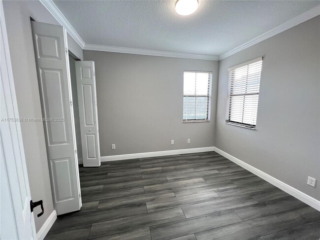 Building Photo - 8342 NW 39th Ct