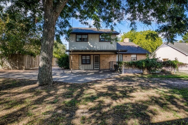 Building Photo - 402 Cottonwood St