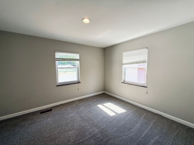 Building Photo - Fully Renovated 3-Bedroom 3-Bathroom Gem in Cincinnati!