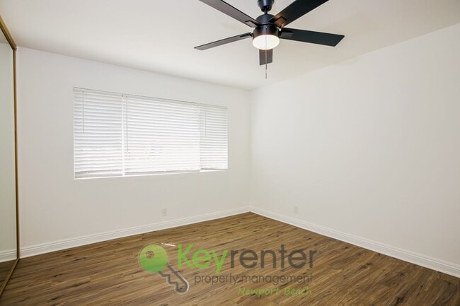 Building Photo - Updated 3 Bedroom Single Level Condo in La...