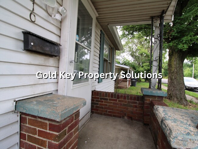 Building Photo - All Electric 3 BR 1 BA House with Garage, ...