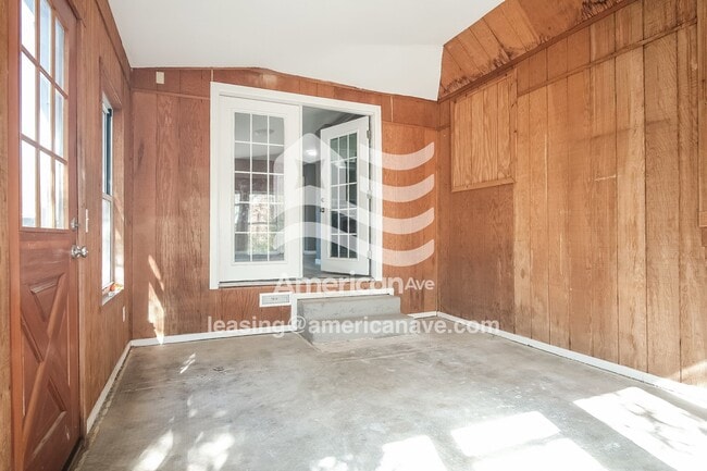 Building Photo - 504 N Dogwood St