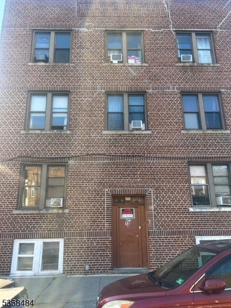 Building Photo - 298 Montgomery St