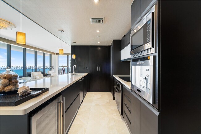 Building Photo - 5875 Collins Ave