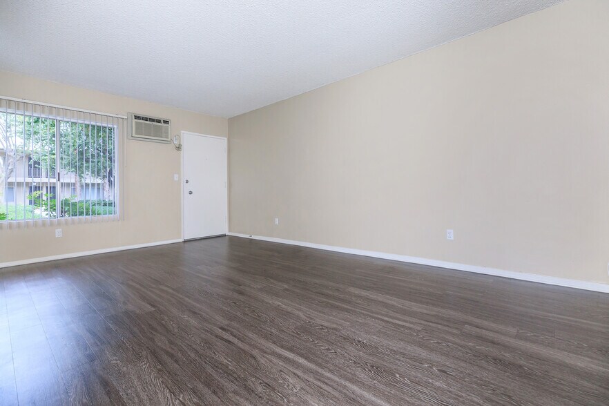 Building Photo - Saddleback Pines Apartment Homes