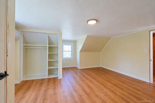 Building Photo - 1604 NY-9G