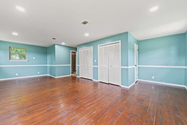 Building Photo - 120 Clower Ave