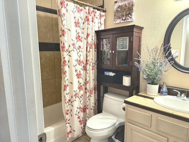 Building Photo - OPEN 8-2-25  12-1PM; Remodeled 4Br-2Ba hou...