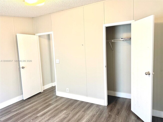 Building Photo - 220 NE 12th Ave