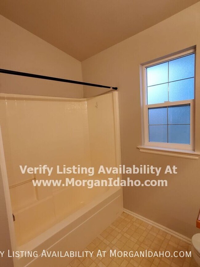 Building Photo - 521 S Valley Dr