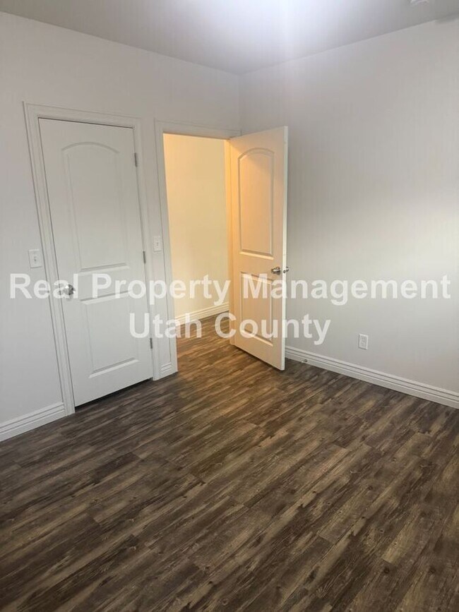 Building Photo - 998 S 960 E