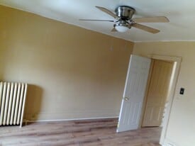 Building Photo - 1126 W Rockland St