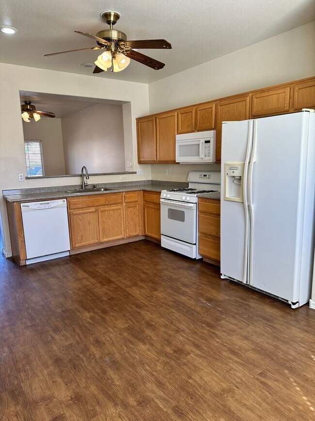 Building Photo - Beautiful 2bdm 2.5bth Home in South West Las Vegas!