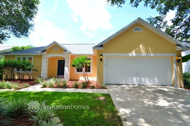 Building Photo - 912 Wicketrun Dr