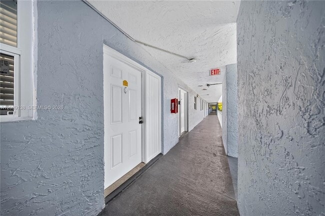 Building Photo - 9351 Fontainebleau Blvd