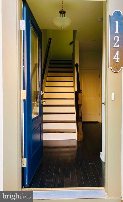 Building Photo - 124 Tolocka Terrace NE