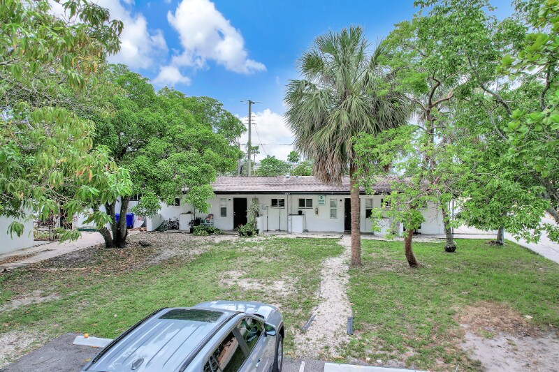 Building Photo - 1960 SW 41st Ave