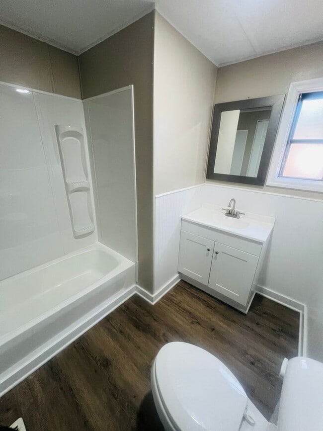 Building Photo - Charming 3-Bedroom – Water Included!